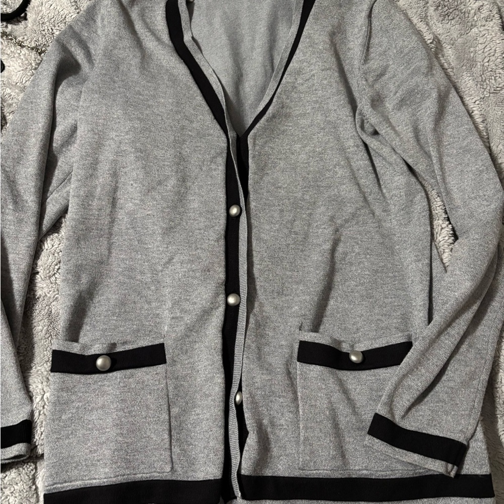 Verve Ami Gray Sweater with Black Accents🌸